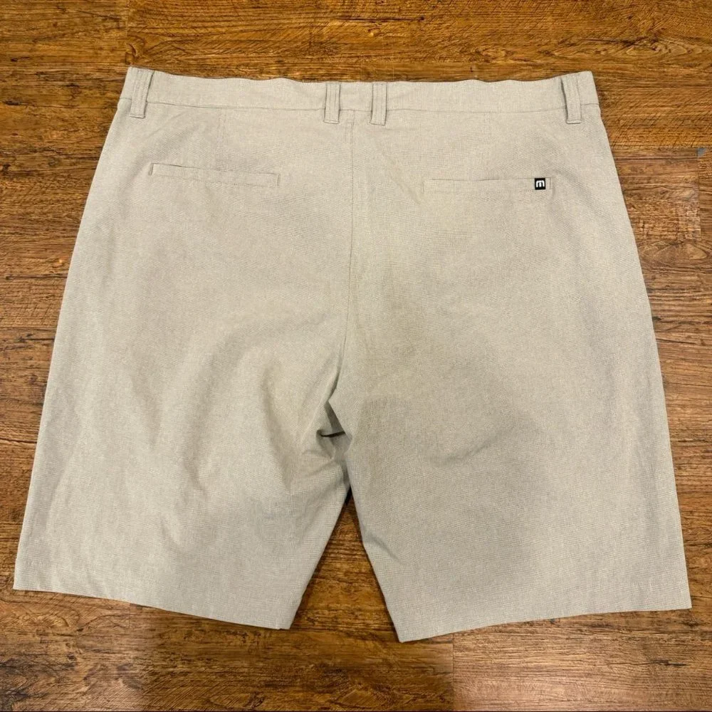 Travis Mathew Beige Beck Performance Casual Golf Chino Shorts Bermudas Men 40x10